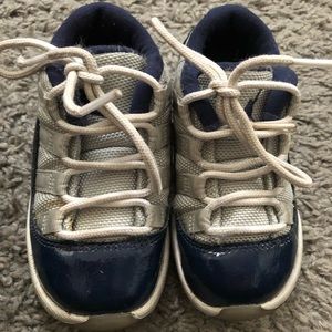 Jordan 11 Low “Georgetown”